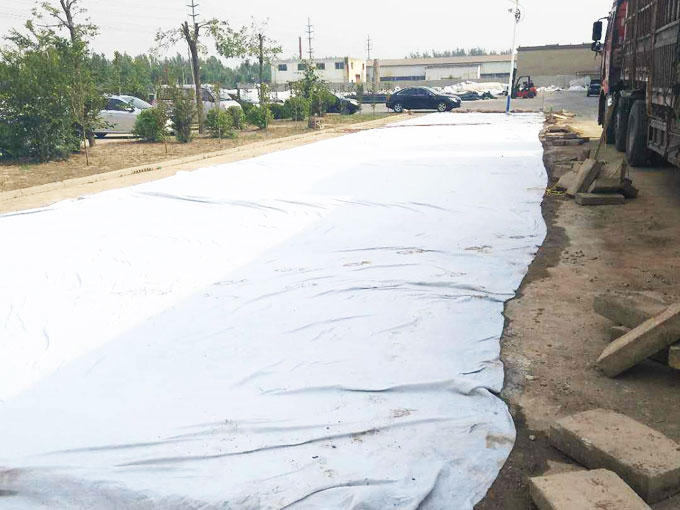 路面養(yǎng)護(hù)用土工布應(yīng)用圖