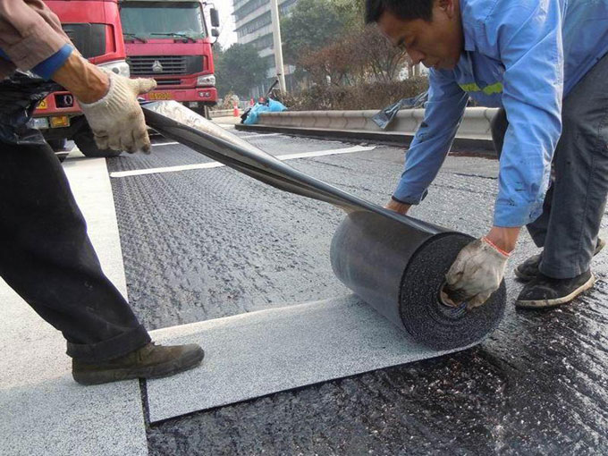 防裂貼施工現(xiàn)場