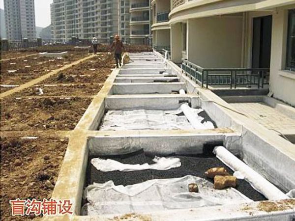 盲溝鋪設(shè)現(xiàn)場(chǎng)