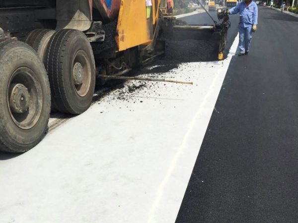 聚酯玻纖布施工現(xiàn)場