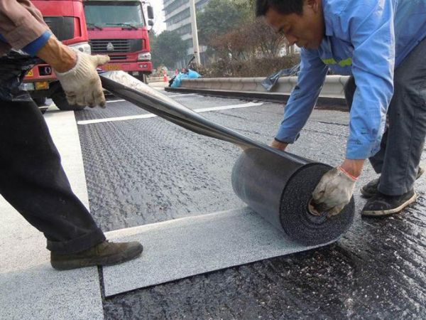 防裂貼施工現(xiàn)場