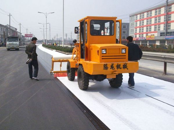 高性能聚酯防裂布施工現(xiàn)場(chǎng)