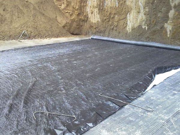 覆膜防水毯施工中