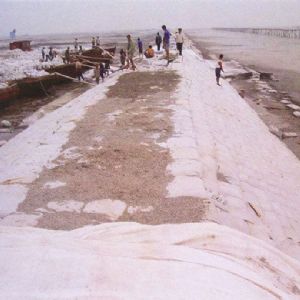 高強(qiáng)機(jī)織布施工現(xiàn)場