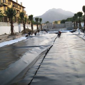 景觀人工湖防滲土工膜施工現(xiàn)場